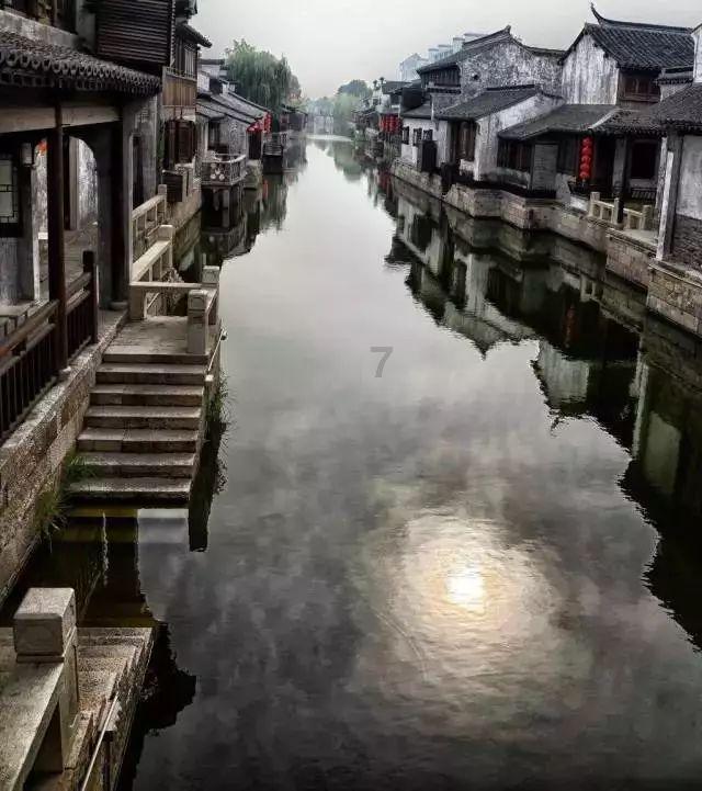河谷冒险逃生